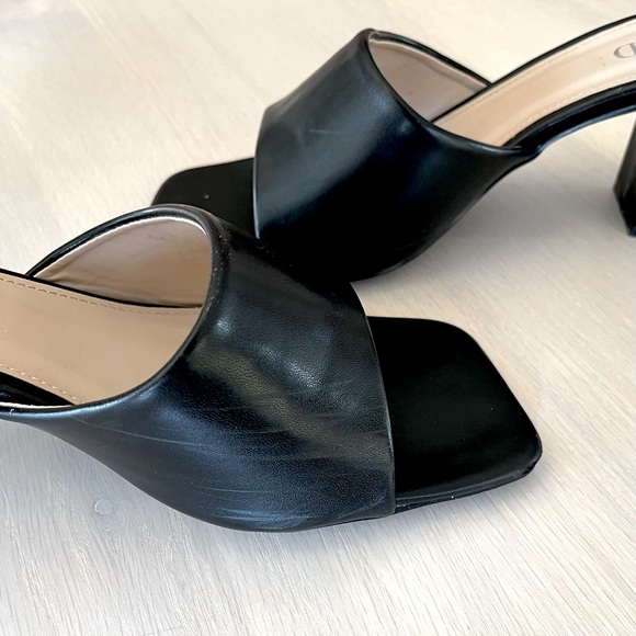 RAID Pia Wide-Fit black slide sandals with block heels - Picture 4 of 6